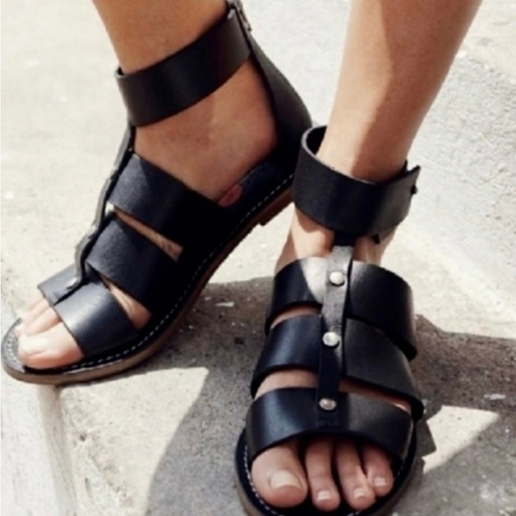 ๐2/$25 ๐ Madewell Black Leather Rowan Gladiator Sandals - Picture 1 of 7